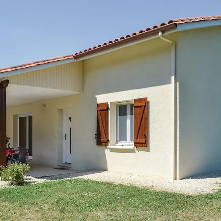 Ferienhaus Three-bedroom Holiday In Savignac-les-eglises