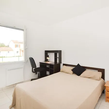 Three-bedroom Holiday In Savignac-les-eglises