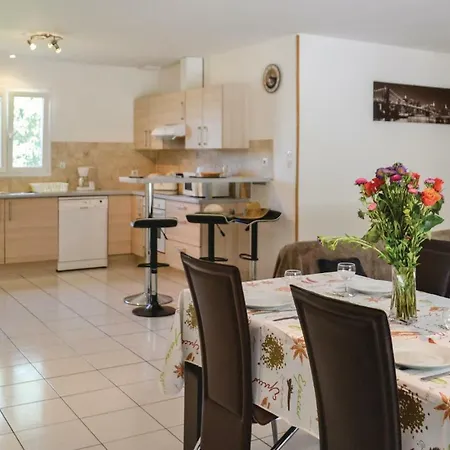 Ferienhaus Three-bedroom Holiday In Savignac-les-eglises