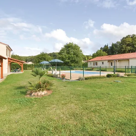 Three-bedroom Holiday In Savignac-les-eglises Savignac-les-Églises