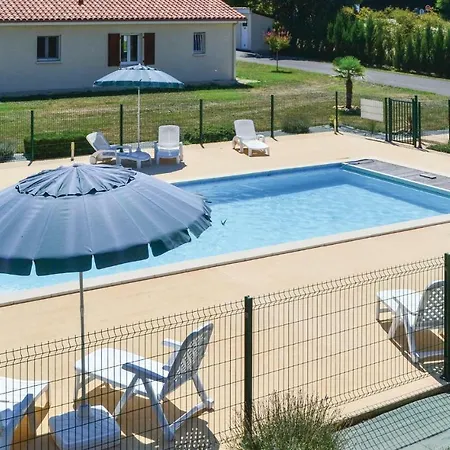Ferienhaus Three-bedroom Holiday In Savignac-les-eglises Savignac-les-Églises