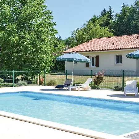 Ferienhaus Three-bedroom Holiday In Savignac-les-eglises