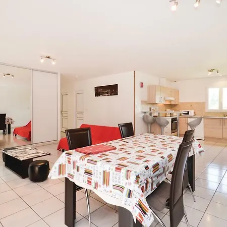 Ferienhaus Three-bedroom Holiday In Savignac-les-eglises