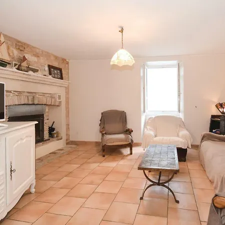 Three-bedroom Holiday In Savignac-les-eglises
