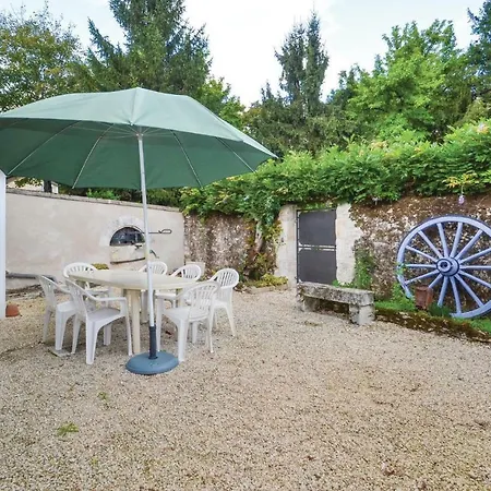 Three-bedroom Holiday In Savignac-les-eglises Savignac-les-Églises