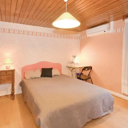 Three-bedroom Holiday In Savignac-les-eglises Ferienhaus *