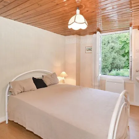 Three-bedroom Holiday In Savignac-les-eglises