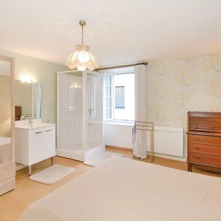 Three-bedroom Holiday In Savignac-les-eglises Ferienhaus Savignac-les-Églises